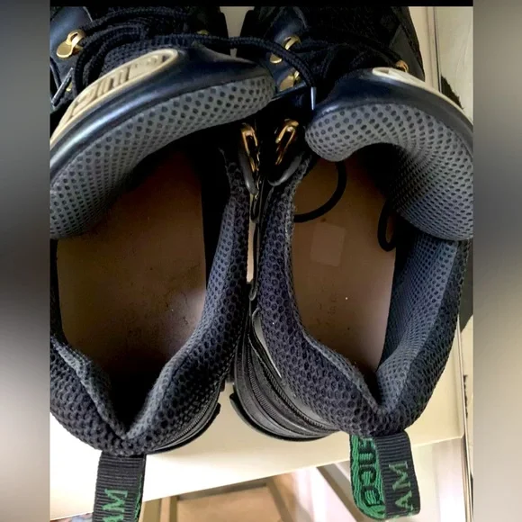 40% PRICE DROP!! 
Previously listed at $495
GUCCI FLASHTREK’S - Picture 7 of 9